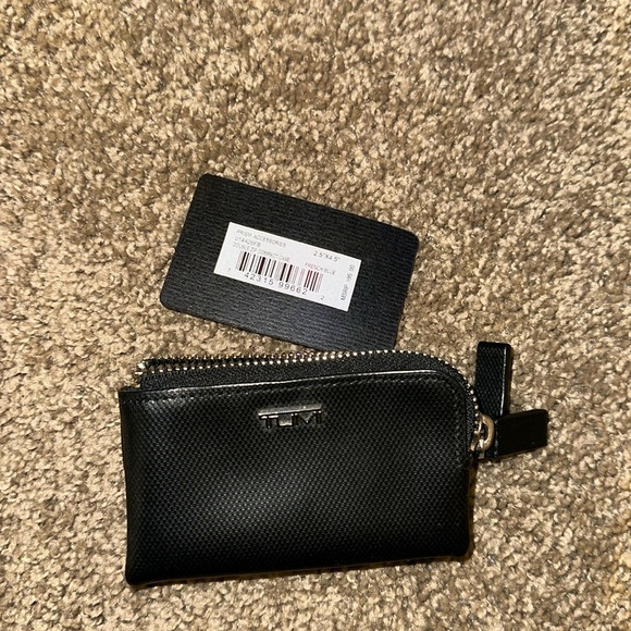 BRAND NEW!! TUMI CHANGE PURSE - Picture 1 of 2